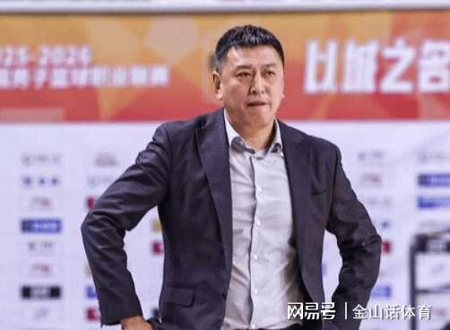 乐鱼体育官方入口-又输了!45岁少帅,上任后5胜12负,将季后赛球队,带到了倒数第3