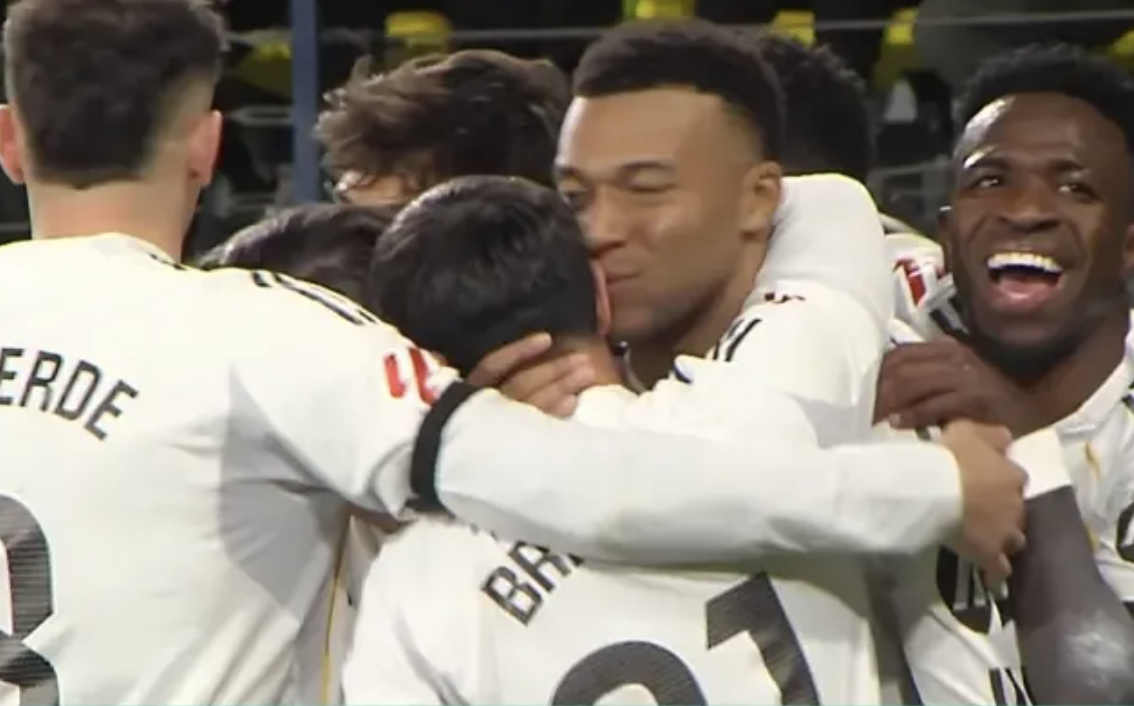 亲吻26岁兄弟！姆巴佩再秀勺子点球+感人故事曝光 皇马5连胜领跑